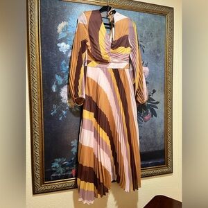 Elegant Colorblock Pleated Dress